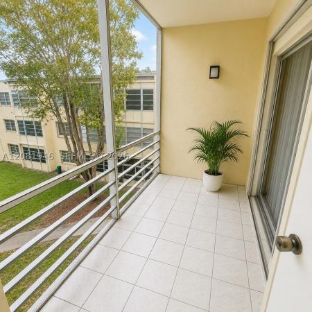 Cambridge House Of Carriage Hills, 301 Cambridge Rd #306, Hollywood, Florida 33024, image 2