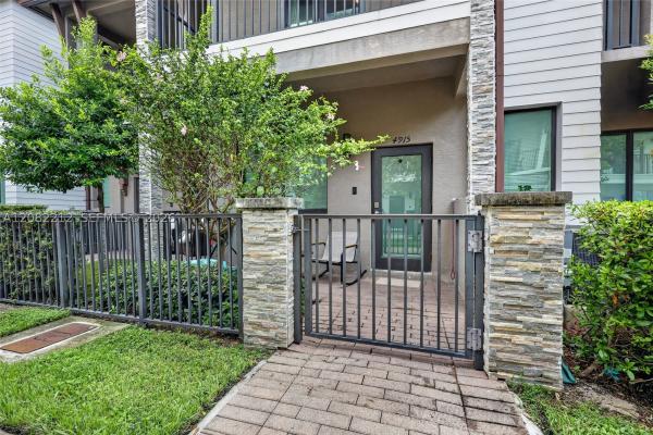 4915 NW 83rd Path, Doral, Florida 33166, image 2
