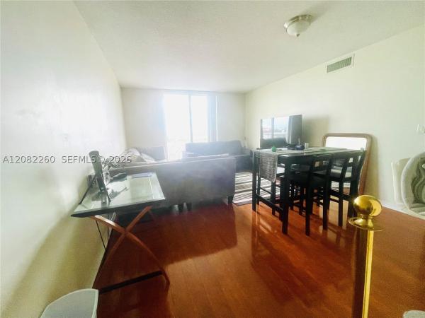 Brickell Vista, 900 SW 8th St #808, Miami, Florida 33130, image 3