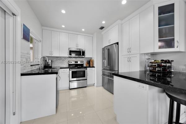 6843 SW 53rd St, Unincorporated Dade County, Florida 33155, image 2