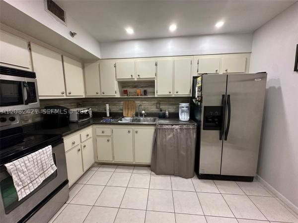 Hillcrest, 901 Hillcrest Dr #215, Hollywood, Florida 33021, image 2