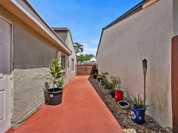6536 NW 197th Ln, Hialeah, Florida 33015, image 3