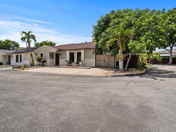 6536 NW 197th Ln, Hialeah, Florida 33015, image 2