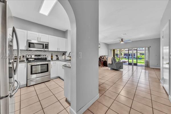 Pelican Pointe, 12152 SW 4th St, Pembroke Pines, Florida 33025, image 3