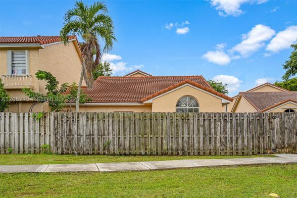 15261 SW 111th St, Unincorporated Dade County, Florida 33196, image 2