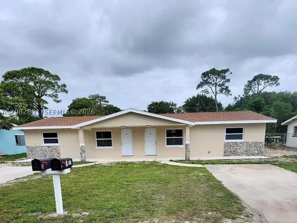 Silver Lake Park, 806 N Lake Dr, Fort Pierce, Florida 34982, image 2