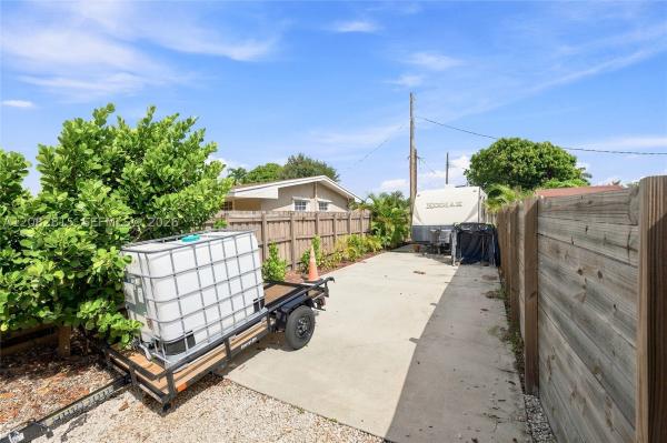 Boulevard Heights, 1000 N 76th Ter, Pembroke Pines, Florida 33024, image 1