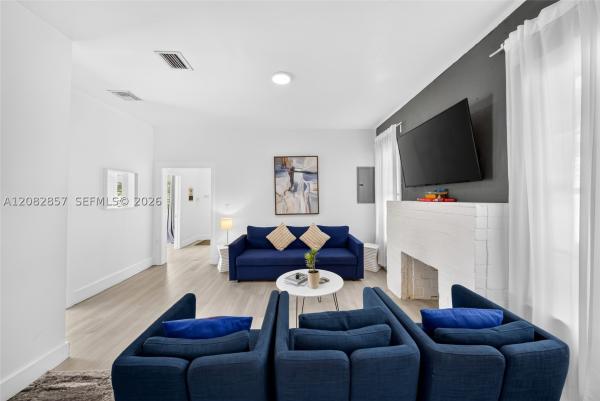 Lemon City Whites, 473 NE 61st St, Miami, Florida 33137, image 2