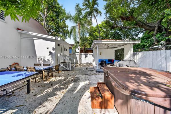 Lemon City Whites, 473 NE 61st St, Miami, Florida 33137, image 3