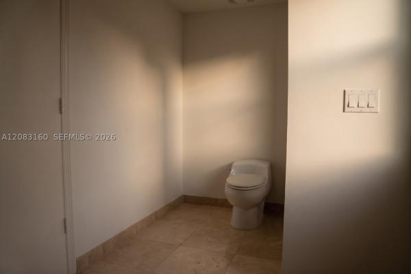 One Fifty One At Biscayne, 15051 Royal Oaks Ln #1104, North Miami, Florida 33181, image 2