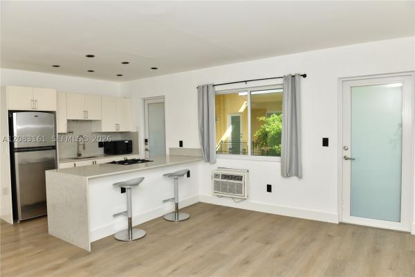 Golden Dreams, 65 N Washington Ave #25, Miami Beach, Florida 33139, image 1