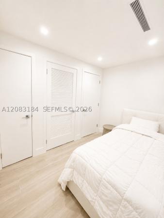 2411 Laguna Cir #709, Miami, Florida 33181, image 3