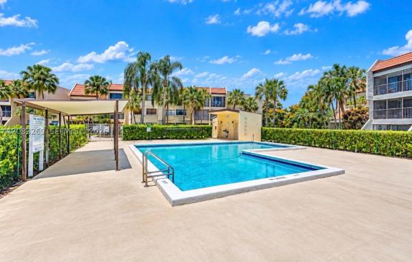 Racquet Club At Bonaventure, 220 Lakeview Dr #101, Weston, Florida 33326, image 2