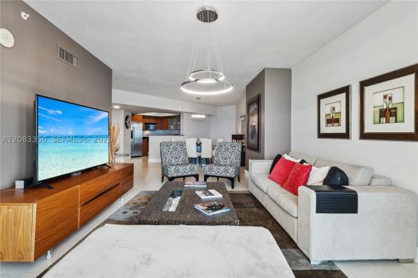 La Perla, 16699 Collins Ave #1904, Sunny Isles Beach, Florida 33160, image 2