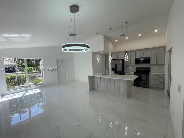 Sierra Falls, 816 Sand Creek Cir, Weston, Florida 33327, image 2
