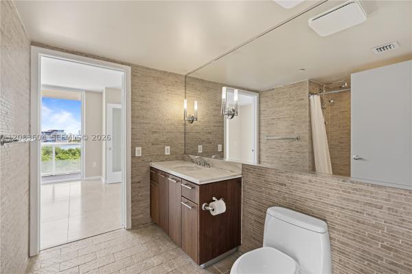 50 Biscayne, 50 Biscayne Blvd #902, Miami, Florida 33132, image 2