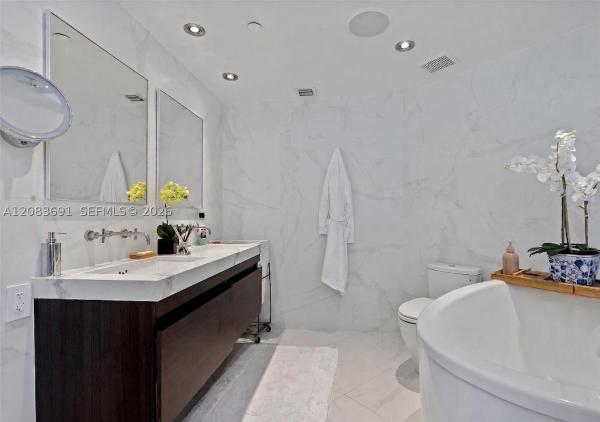 The Grand Venetian, 10 Venetian Way #804, Miami Beach, Florida 33139, image 2