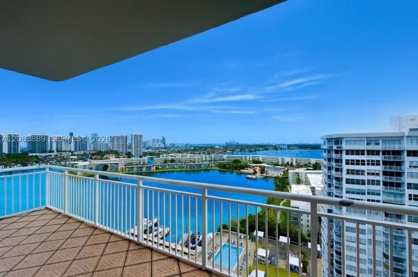 Del Prado, 18071 Biscayne Blvd #PH-04-3, Aventura, Florida 33160, image 2