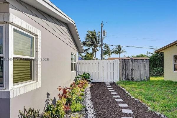 Cresthaven, 1121 NE 23rd St, Pompano Beach, Florida 33064, image 3