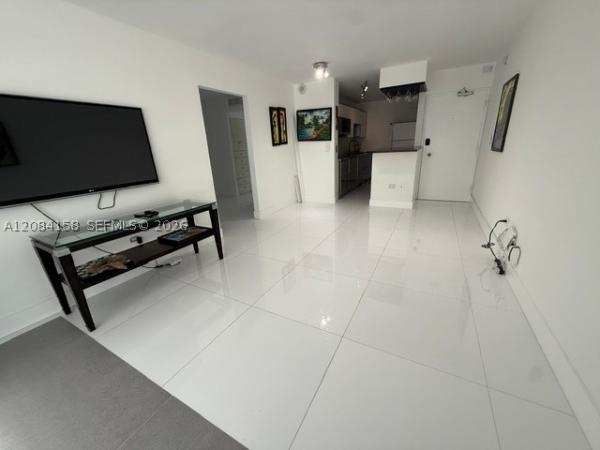 Oceanside Plaza, 5555 Collins Ave #4P, Miami Beach, Florida 33140, image 1