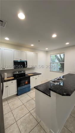 Tuscan Villas, 2851 W Prospect Rd #1001, Tamarac, Florida 33309, image 2