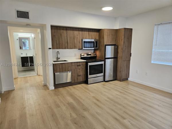 557 Michigan Ave, 557 Michigan Ave #211, Miami Beach, Florida 33139, image 1