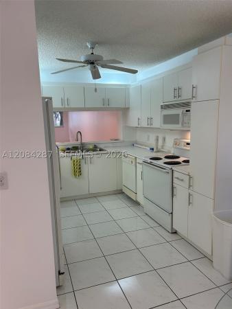 Sunrise Lakes 4, 2541 N Nob Hill Rd #109, Sunrise, Florida 33322, image 1
