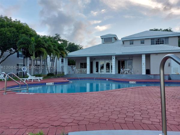 LakeView Club, 2841 N Oakland Forest Dr #201, Oakland Park, Florida 33309, image 3