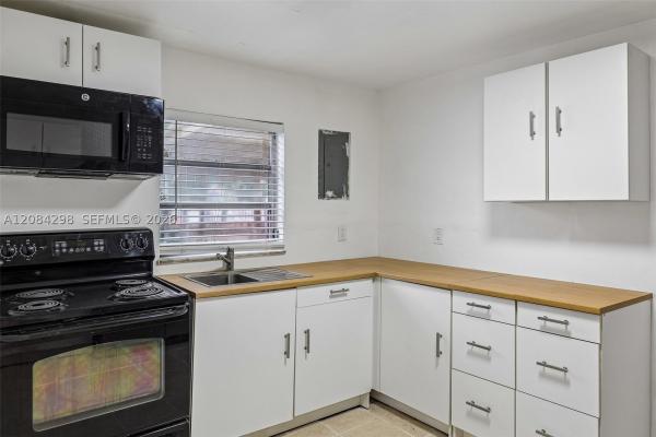 3395 SW 88th Pl, Unincorporated Dade County, Florida 33165, image 2