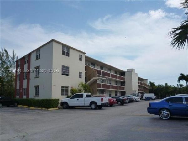 North Bay White House, 1780 79th Street Cswy #C309, North Bay Village, Florida 33141, image 2