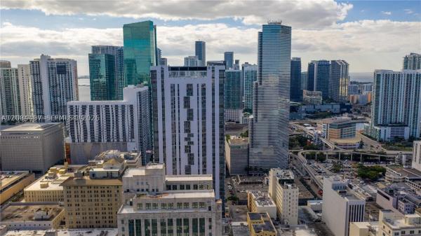 Centro, 151 SE 1st St #PH-08, Miami, Florida 33131, image 3