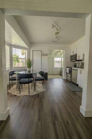 Sunshine Manor, 2533 Wiley St, Hollywood, Florida 33020, image 3