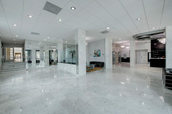 The Carriage Club, 5001 Collins Ave #5E, Miami Beach, Florida 33140, image 3