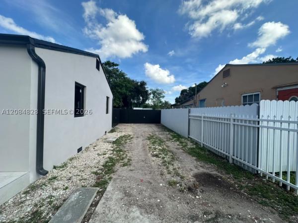 2377 NW 84th St #N/A, Unincorporated Dade County, Florida 33147, image 3