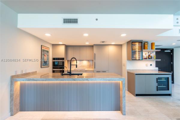 Epic Hotel & Residences, 200 Biscayne Boulevard Way #508, Miami, Florida 33131, image 1