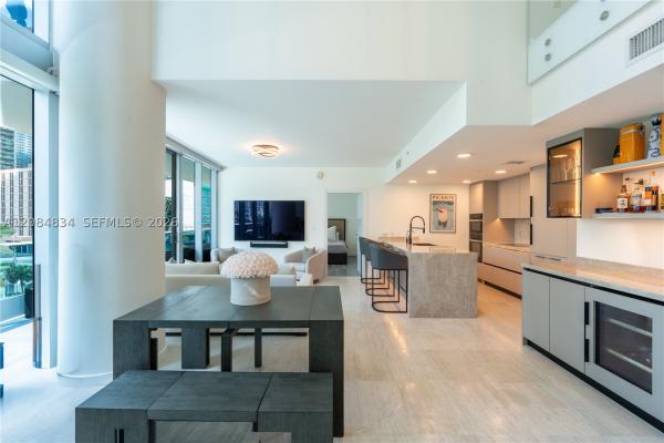 Epic Hotel & Residences, 200 Biscayne Boulevard Way #508, Miami, Florida 33131, image 2