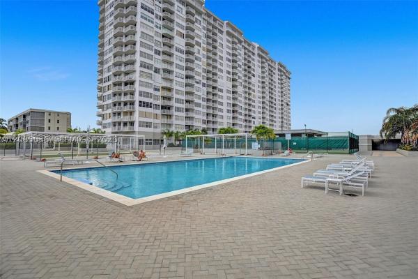 Del Prado South, 18041 Biscayne Blvd #803-4, Aventura, Florida 33160, image 3