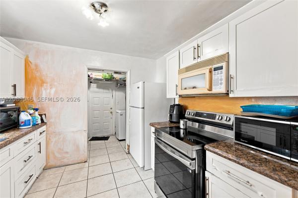 Fort Lauderdale No HOA, 2622 NW 24th Ct, Fort Lauderdale, Florida 33311, image 3