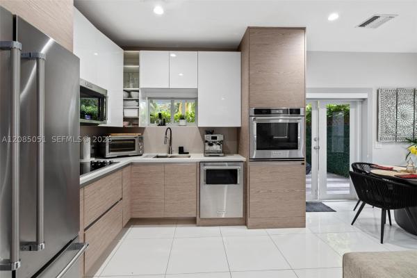 2615 NE 213th St, Unincorporated Dade County, Florida 33180, image 3