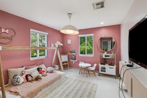 2615 NE 213th St, Unincorporated Dade County, Florida 33180, image 1