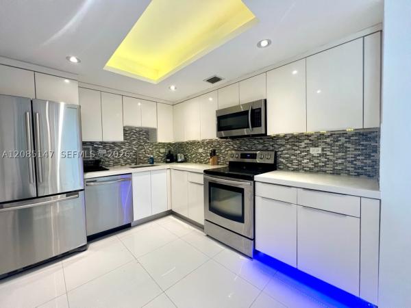 Oceanside Plaza, 5555 Collins Ave #9Y, Miami Beach, Florida 33140, image 3