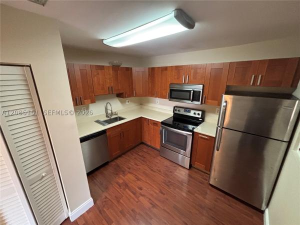 10521 Mahogany Key Cir #204, Unincorporated Dade County, Florida 33196, image 3