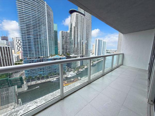 Icon Brickell Tower 3, 485 Brickell Ave #2303, Miami, Florida 33131, image 3