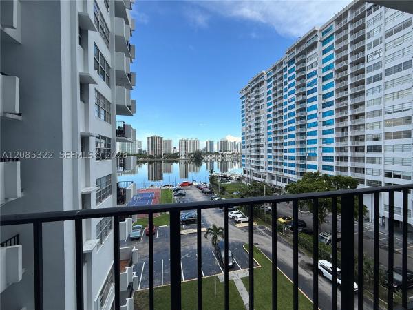Commodore Plaza Tower, 2750 NE 183rd St #601, Aventura, Florida 33160, image 3