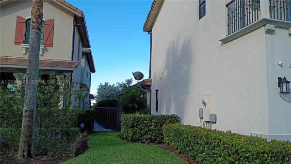 Raintree Executive Series, 1280 SW 113th Way, Pembroke Pines, Florida 33025, image 2