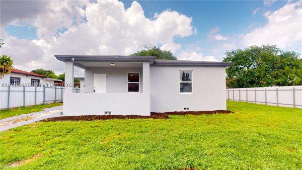 Holleman Manor, 511 SE 2nd St, Hialeah, Florida 33010, image 2