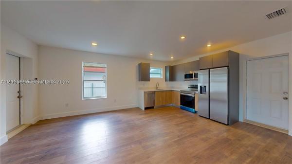 Holleman Manor, 511 SE 2nd St, Hialeah, Florida 33010, image 1