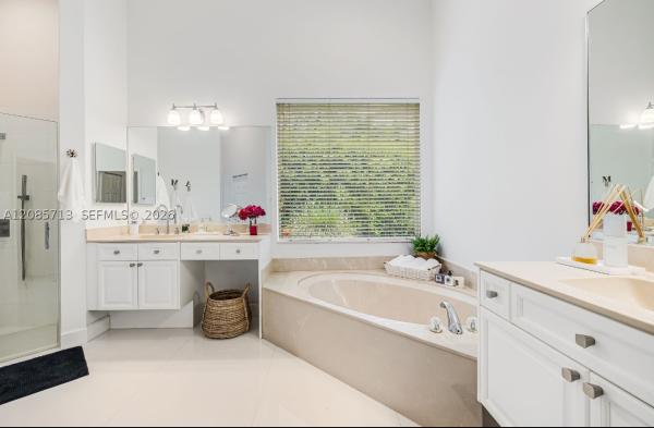 Victoria Pointe, 1604 Victoria Pointe Ln, Weston, Florida 33327, image 3