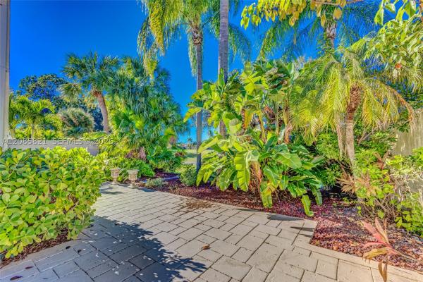 Barclay Club, 30 Windsor Ln ##30, Palm Beach Gardens, Florida 33418, image 2