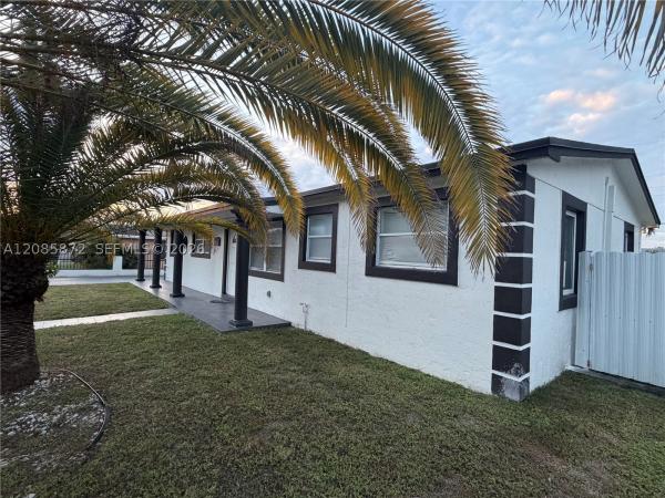 Scott Lake Manor, 1311 NW 176th Ter, Miami Gardens, Florida 33169, image 2